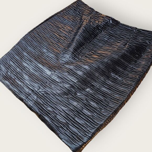 Javier Simorra Black Faux Leather Textured Curvy Pencil Skirt - Picture 4 of 5